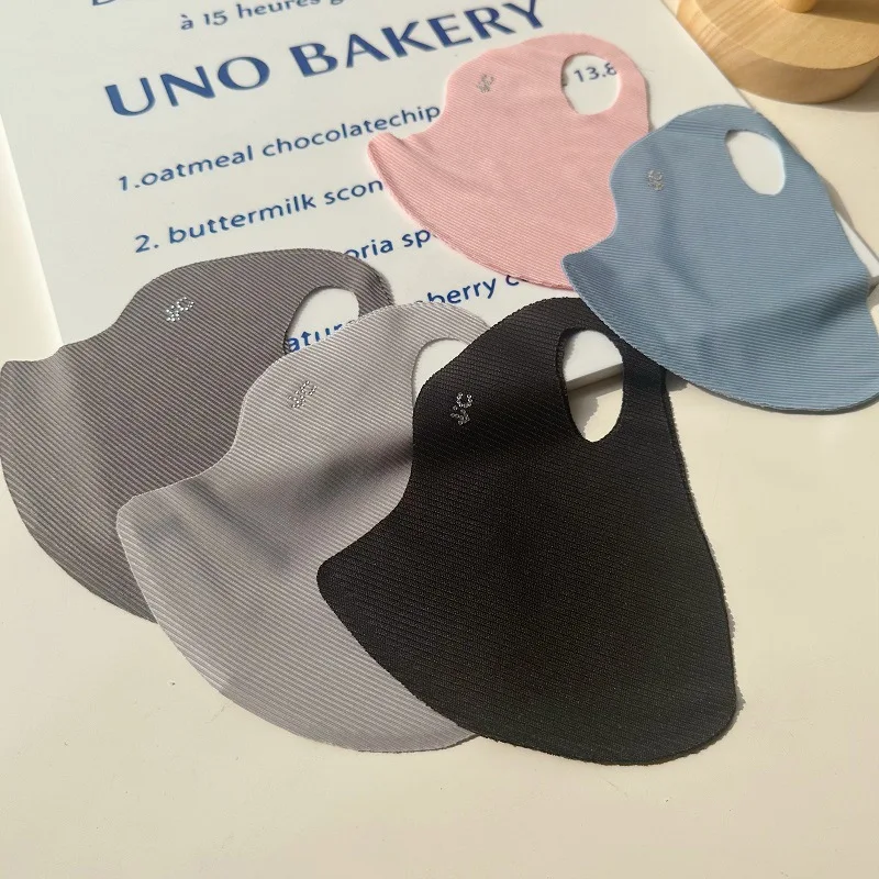 Maschera in seta ghiacciata a  - Surgical Mask recensione e prezzo